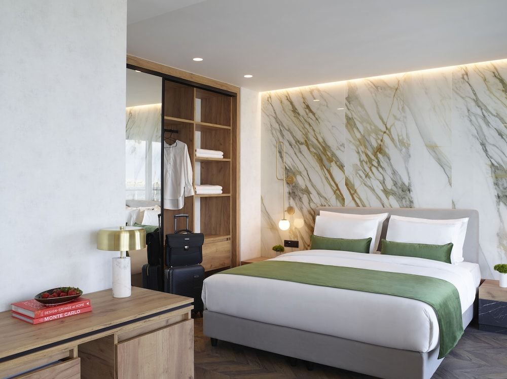 The Port Square Suite