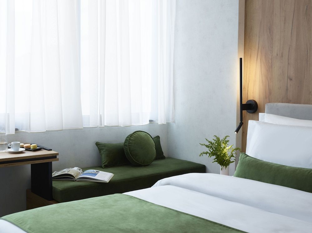 The Port Square Hotel The Port Double Room with City View 5