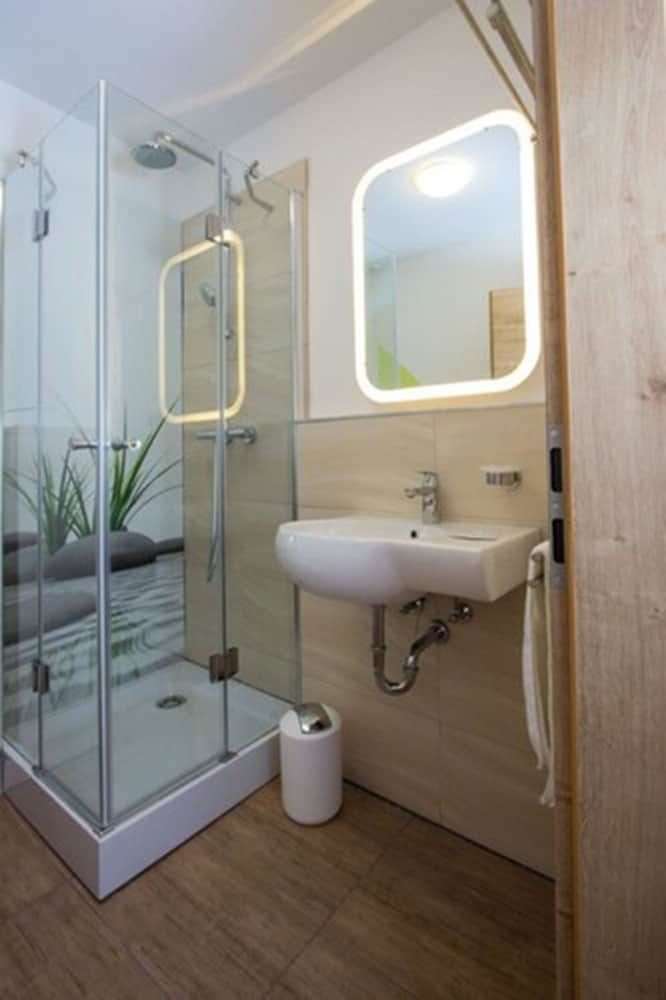 Hotel Garni Günzburg Family Room 5