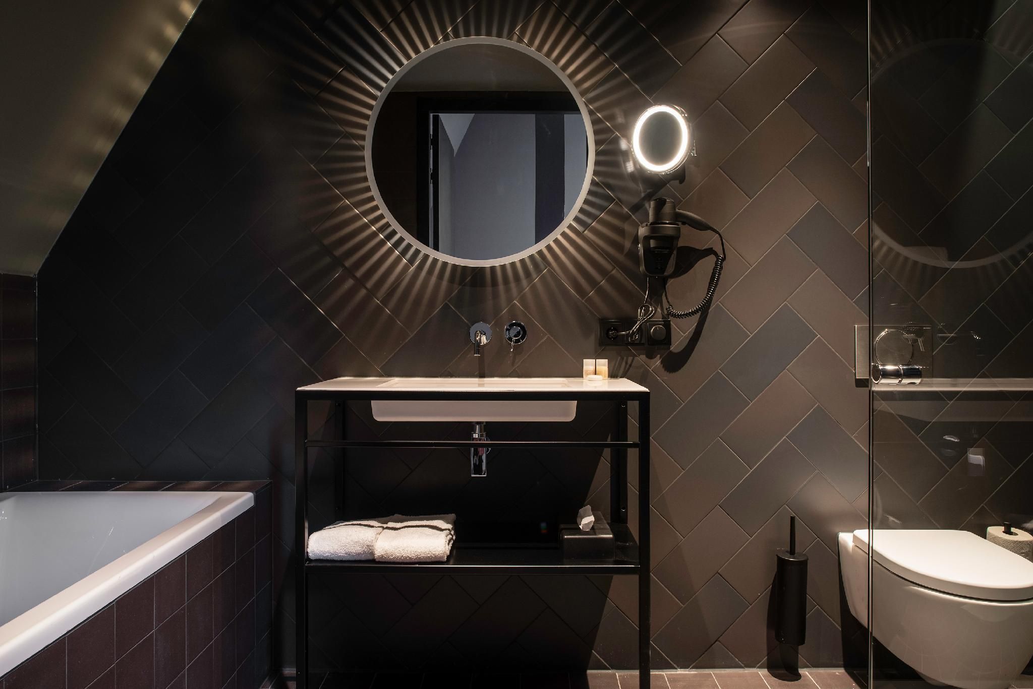 Extra Large King Room