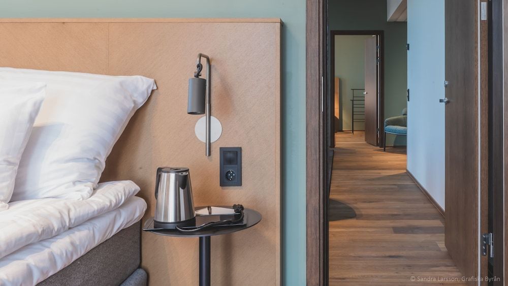 Quality Hotel The Weaver Suite, 1 King Bed 5