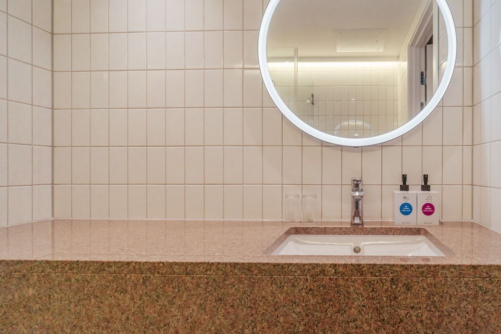 Quality Hotel The Weaver Standard Room, 2 Twin Beds 2