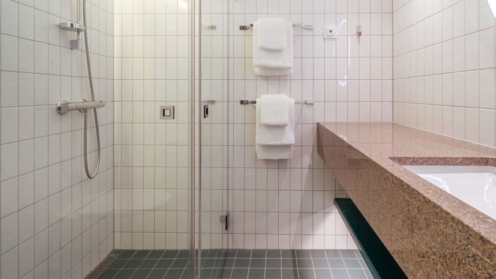 Quality Hotel The Weaver Standard Room, 2 Twin Beds 3