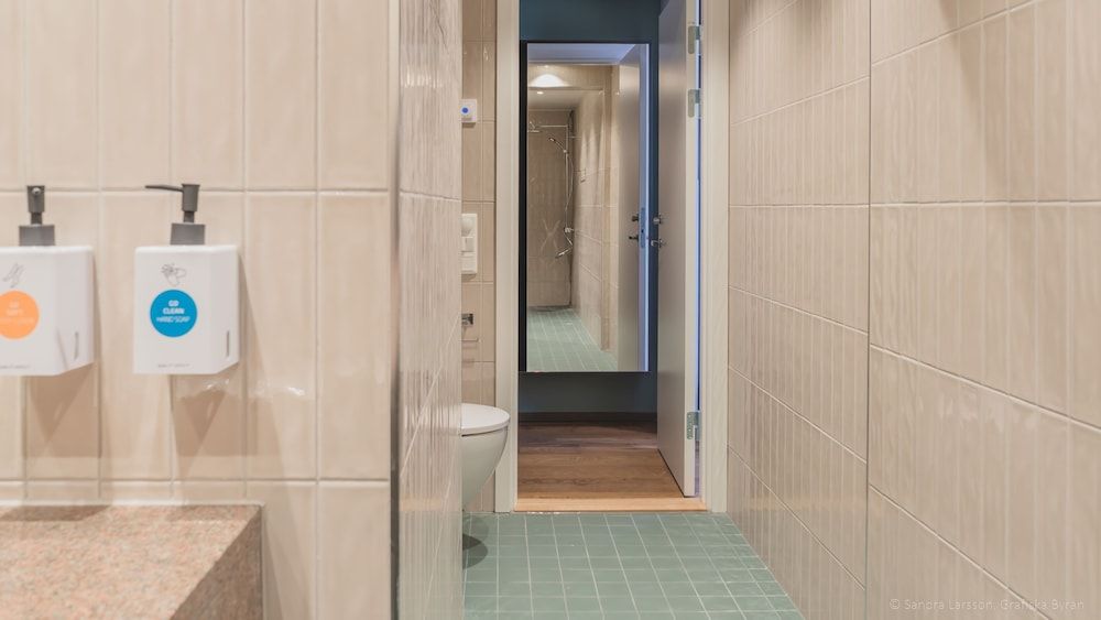 Quality Hotel The Weaver Suite, 1 King Bed 2