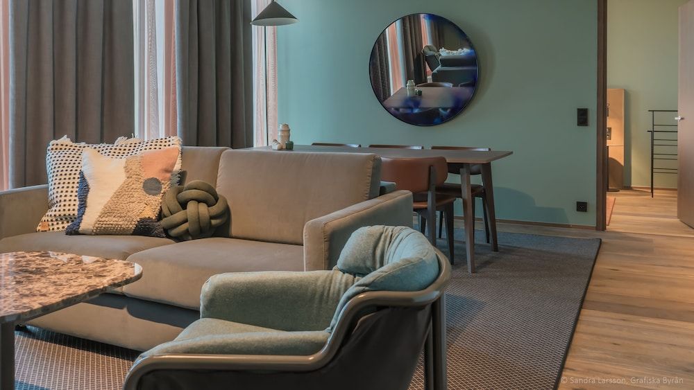 Quality Hotel The Weaver Suite, 1 King Bed 4