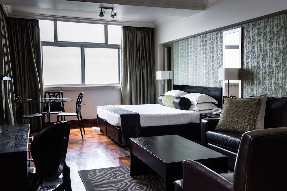 Belaire Suites Suite 4 Sleeper Bath & Shower 4