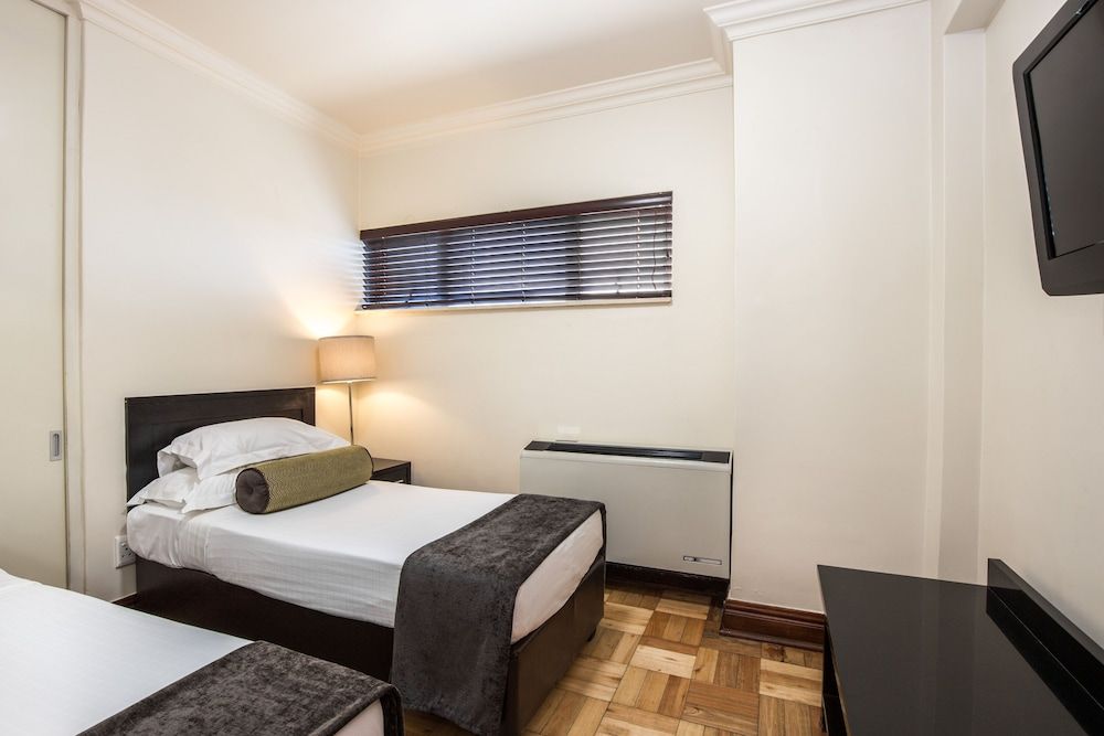 Belaire Suites Suite 4 Sleeper Bath & Shower 3