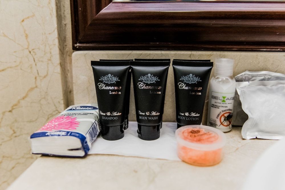 Belaire Suites Suite 4 Sleeper Bath & Shower 7