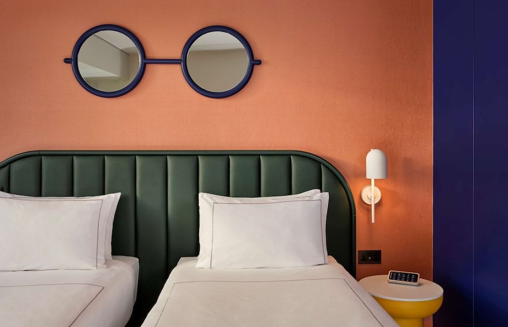 Room, 2 Twin Beds (Art Plus)