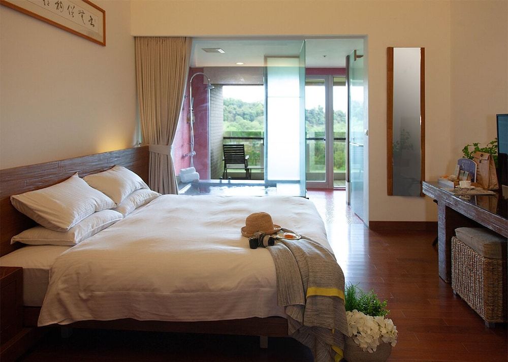 Luminous Hot Spring & Resort Deluxe Double Room (DS-PING-1)