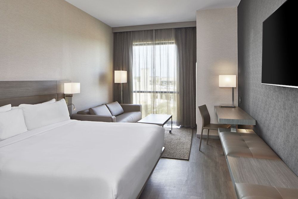 Suite, 1 King Bed with Sofa bed, Valley View