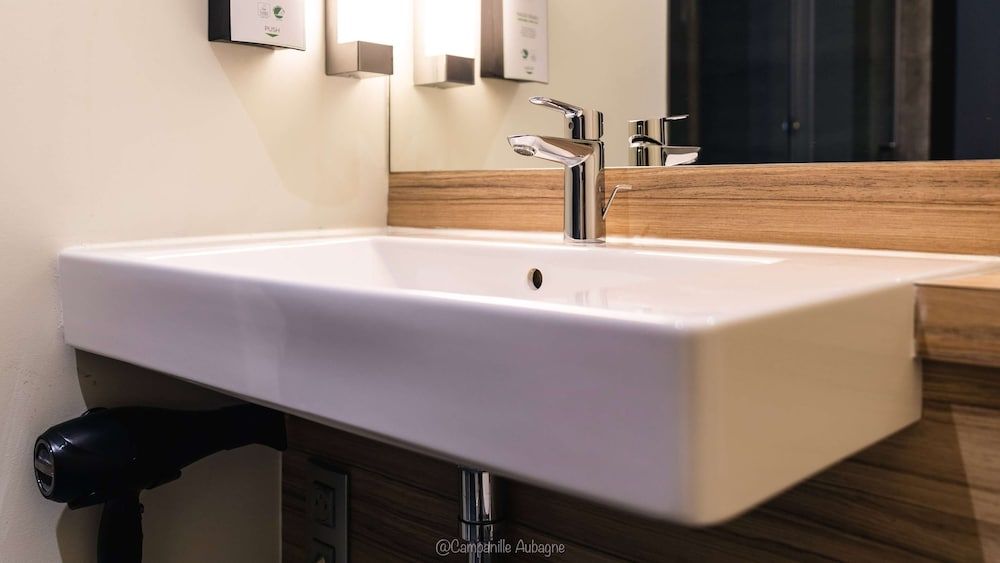 CAMPANILE MARSEILLE EST - Aubagne Standard Room, 2 Twin Beds 3