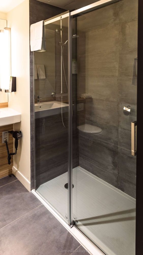 CAMPANILE MARSEILLE EST - Aubagne Standard Room, 2 Twin Beds 4