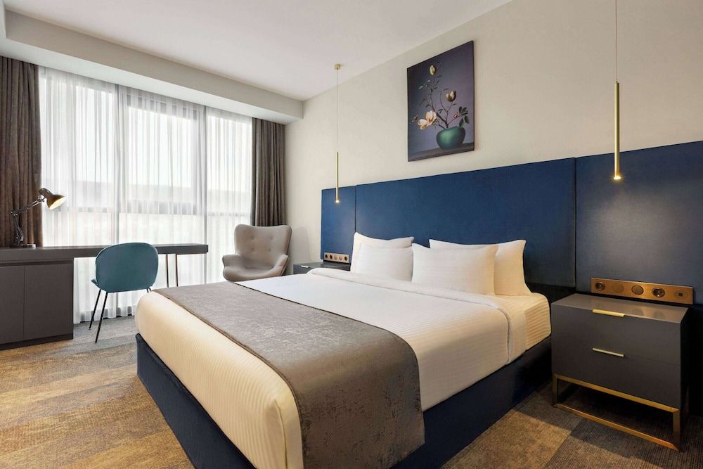 Ramada by Wyndham Tbilisi Old City Standard Room, 1 King Bed, Non Smoking 4