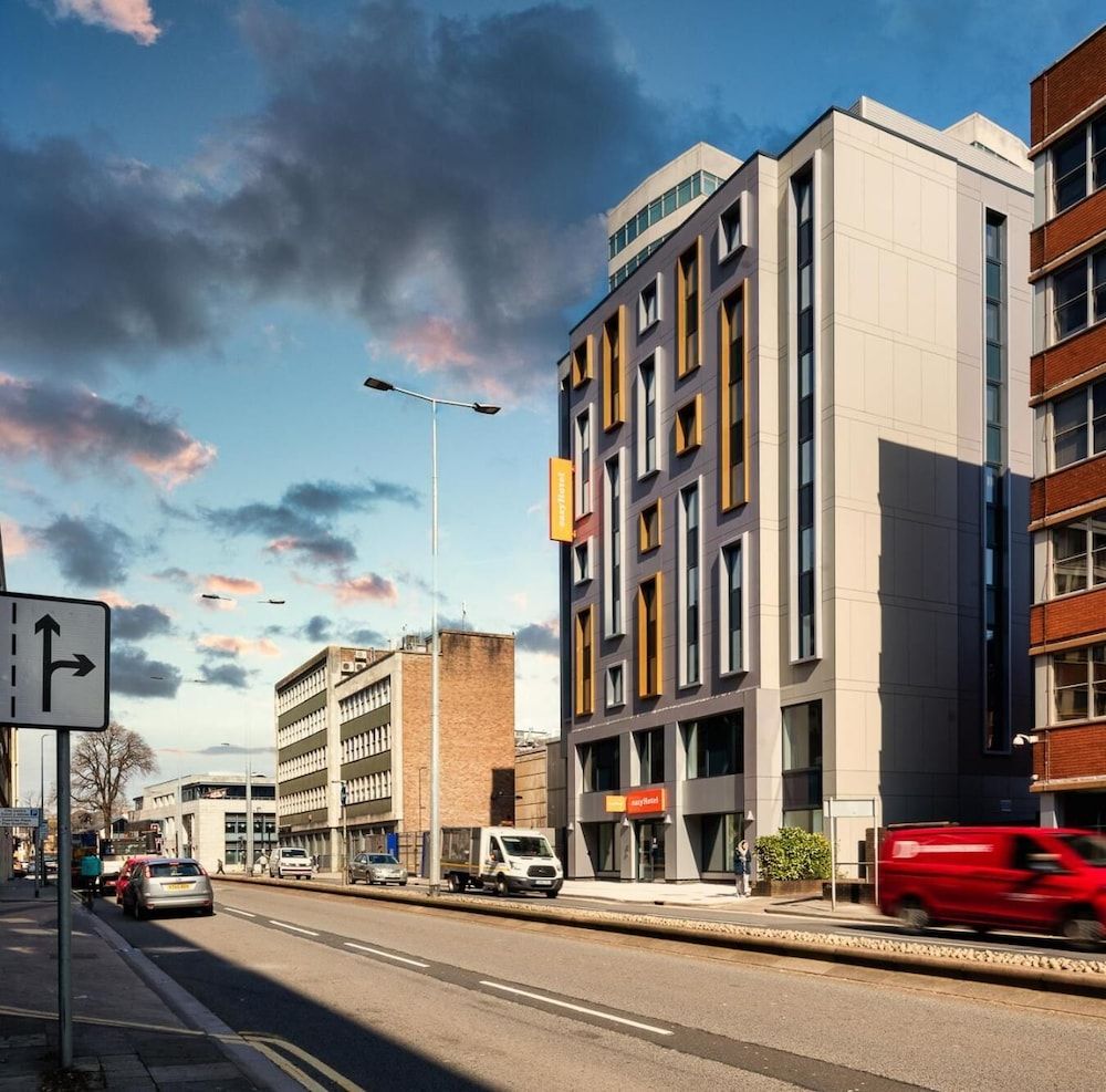 undefined easyHotel Cardiff 2