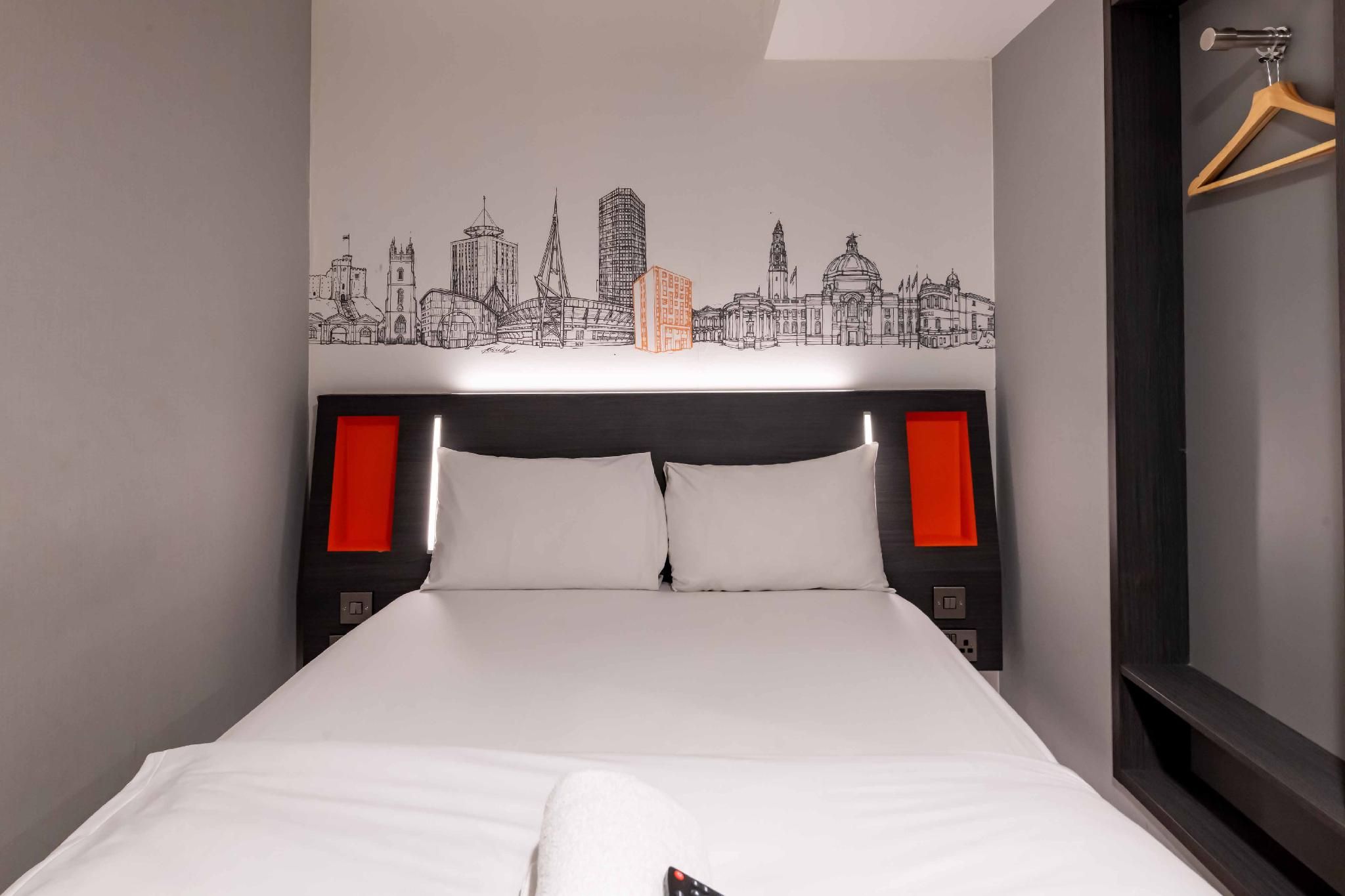 undefined easyHotel Cardiff 6
