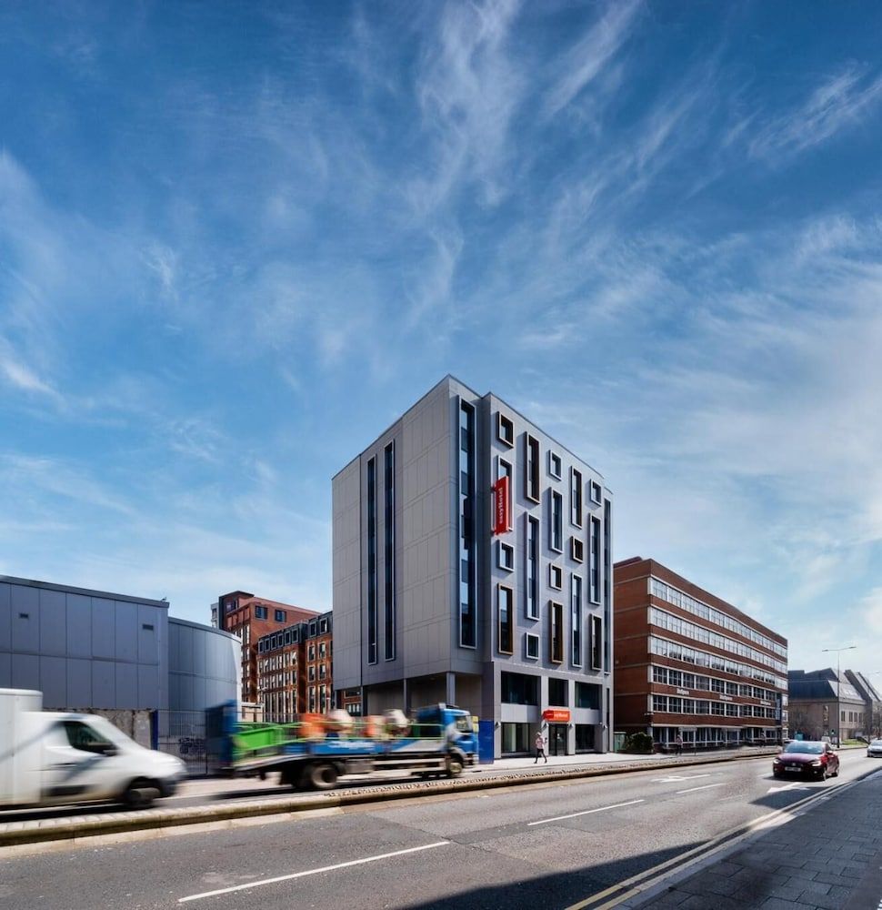 undefined easyHotel Cardiff 3