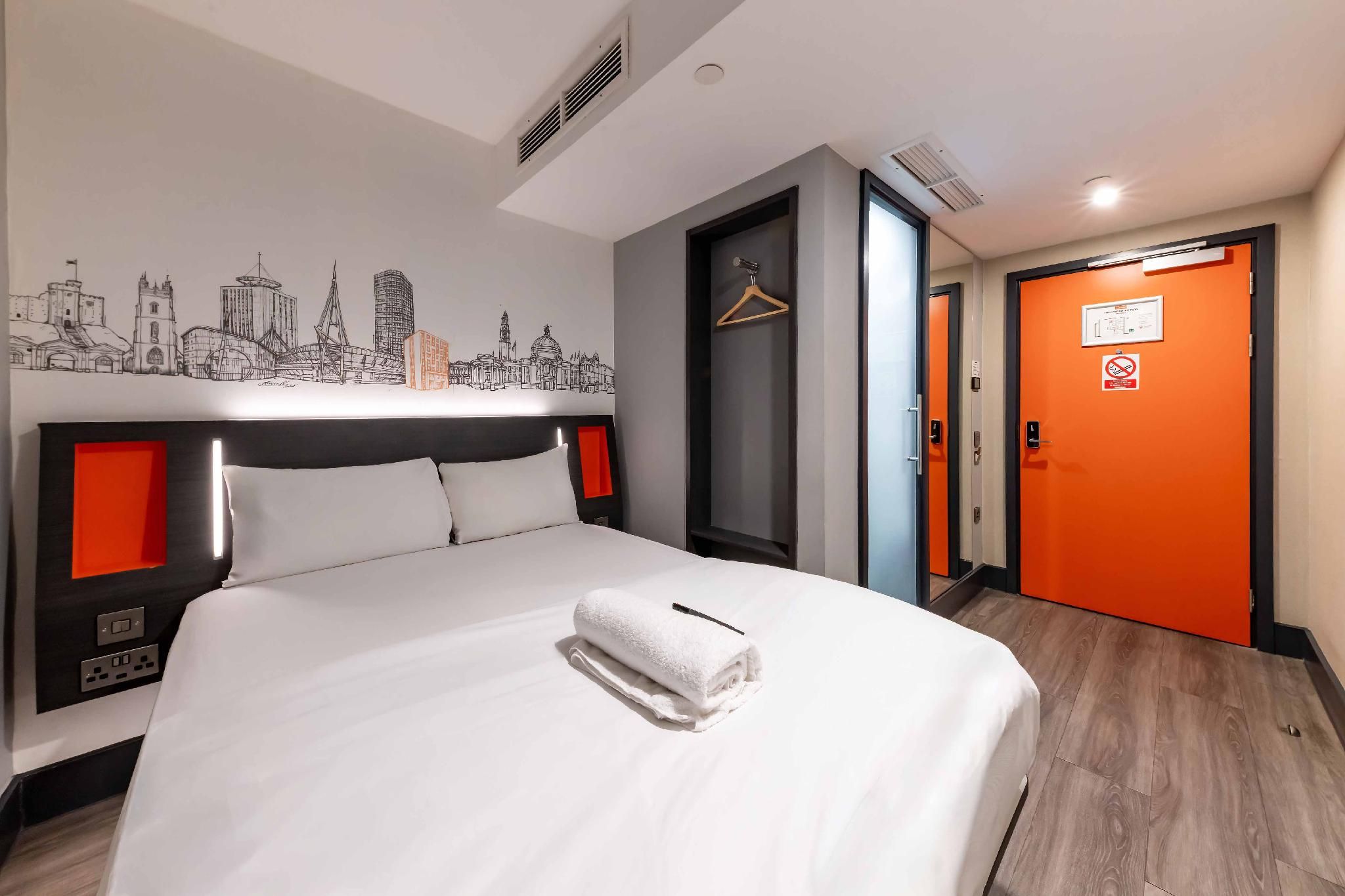 undefined easyHotel Cardiff 5