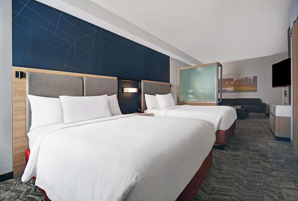 Suite, Multiple Beds (Mobility Accessible, Tub)