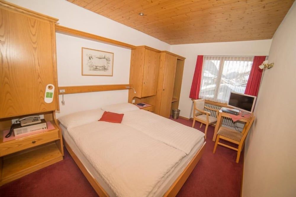 Hotel Parnass Basic Double Room (Grand Lit Nord) 2