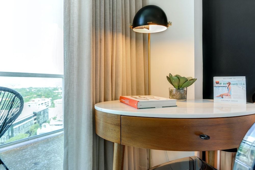 iCoconutGrove Vacation Rentals Beautiful City View Room in Coconut Grove ( NO BALCONY OR KITCHEN) 5