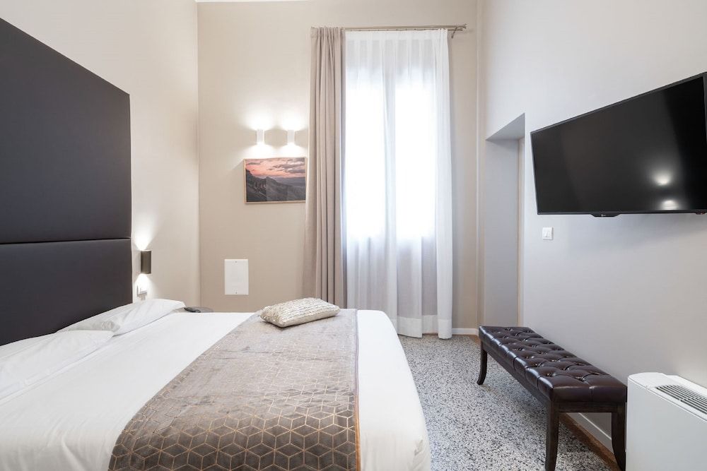 Hotel Palazzo Martinelli Dolfin Standard Double Room, 1 King Bed, Balcony 6