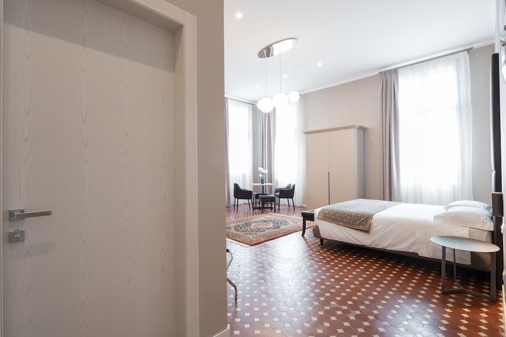 Junior Suite (Superior Historical room)