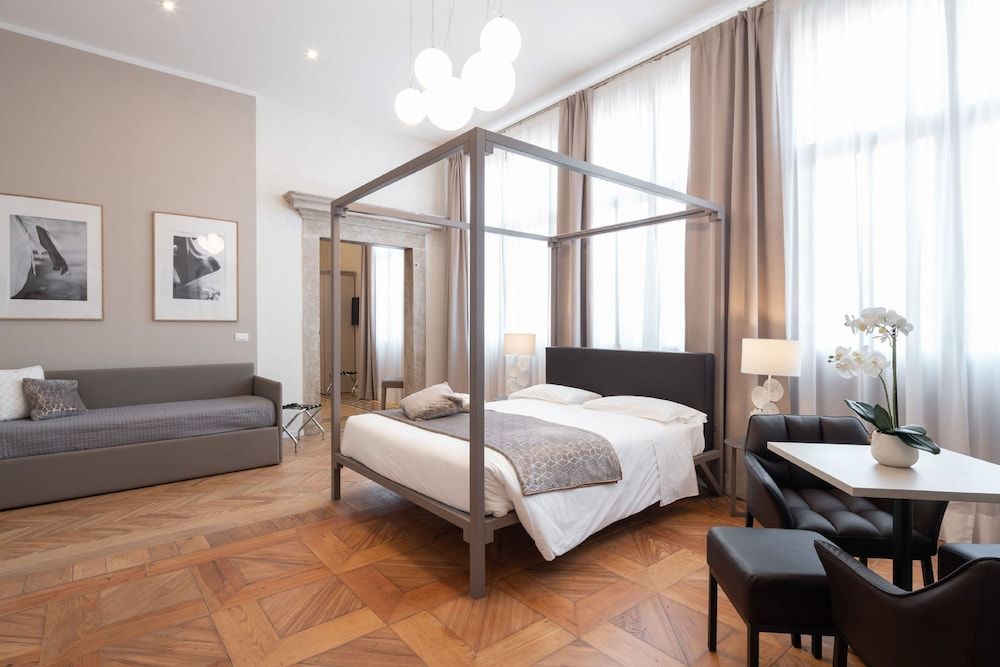 Hotel Palazzo Martinelli Dolfin Superior Suite, Canal View 5