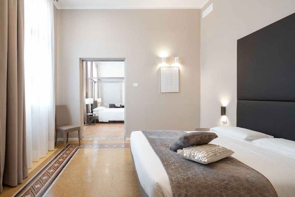 Hotel Palazzo Martinelli Dolfin Superior Suite, Canal View 14