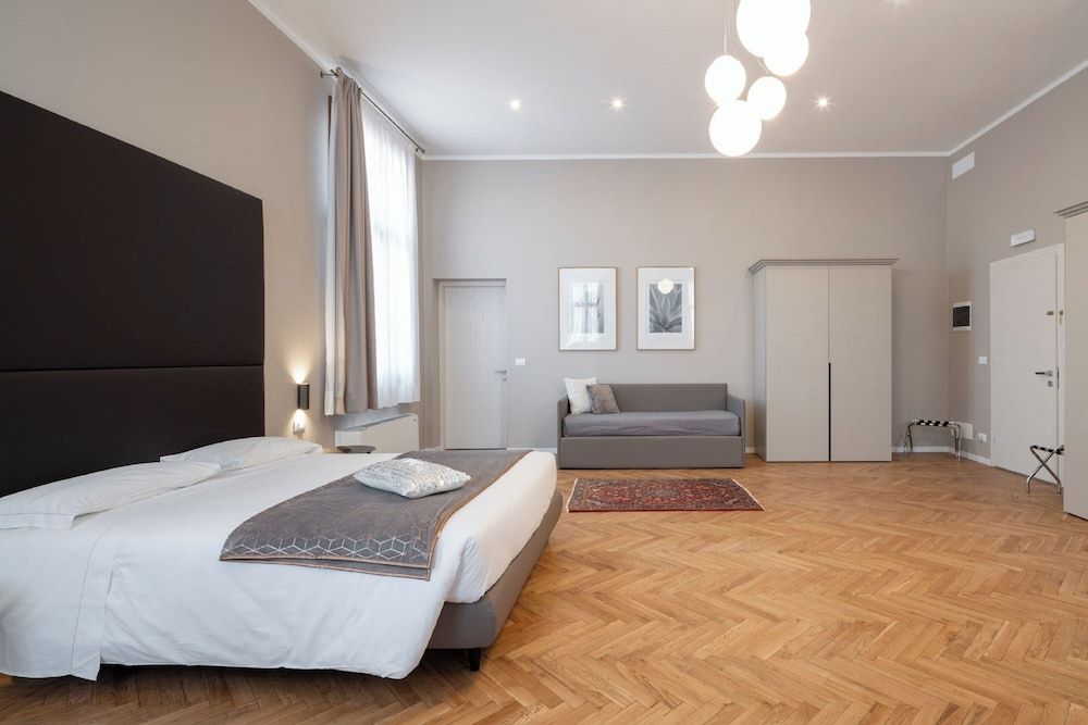 Junior Suite (Deluxe)