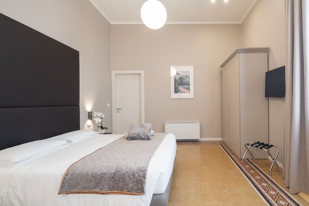 Hotel Palazzo Martinelli Dolfin Superior Suite, Canal View 3