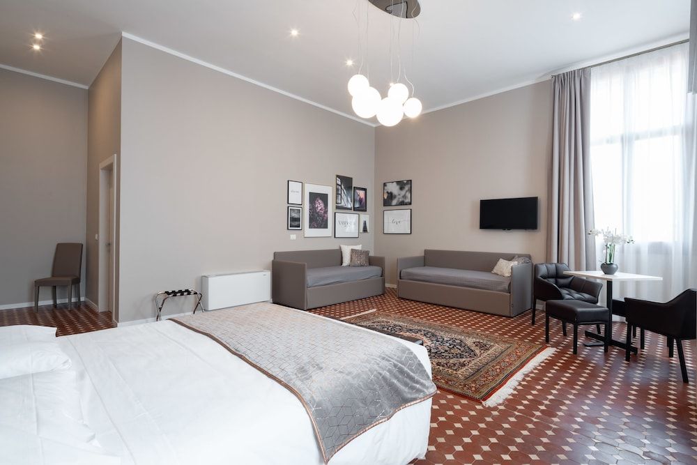 Junior Suite (Superior Historical room)