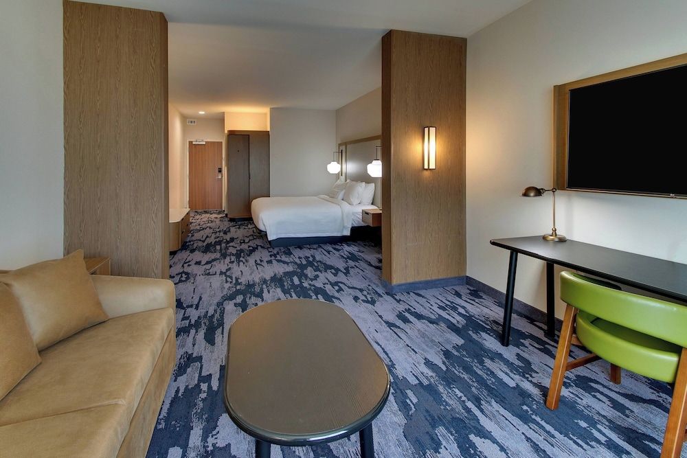 undefined Fairfield Inn & Suites by Marriott Houston Brookhollow 9