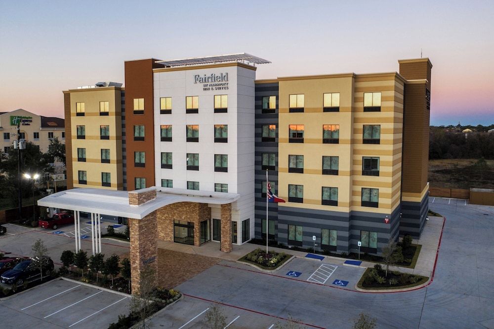 undefined Fairfield Inn & Suites by Marriott Houston Brookhollow 5