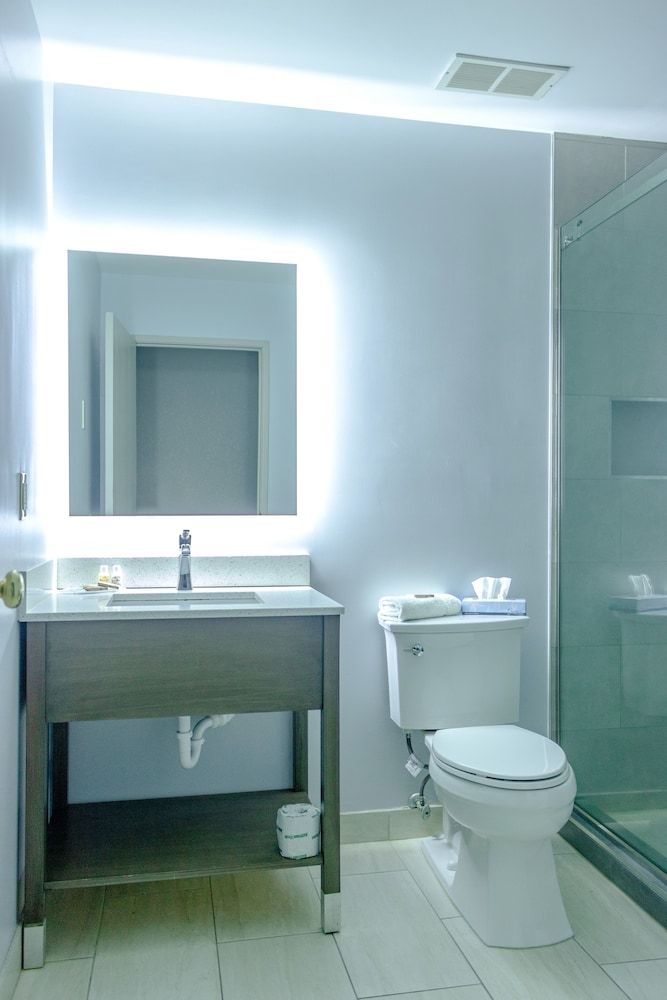 Admiral's Inn on Tybee Island King room 4