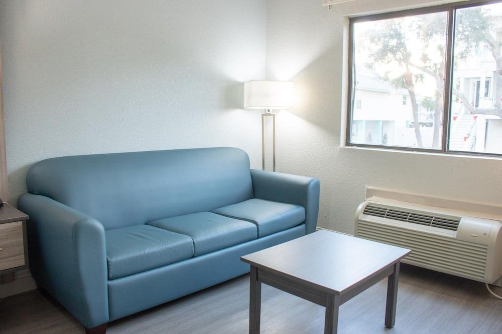 Admiral's Inn on Tybee Island King room 6