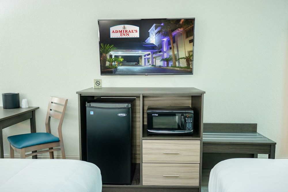 Admiral's Inn on Tybee Island Premium Room, 2 Queen Beds 8