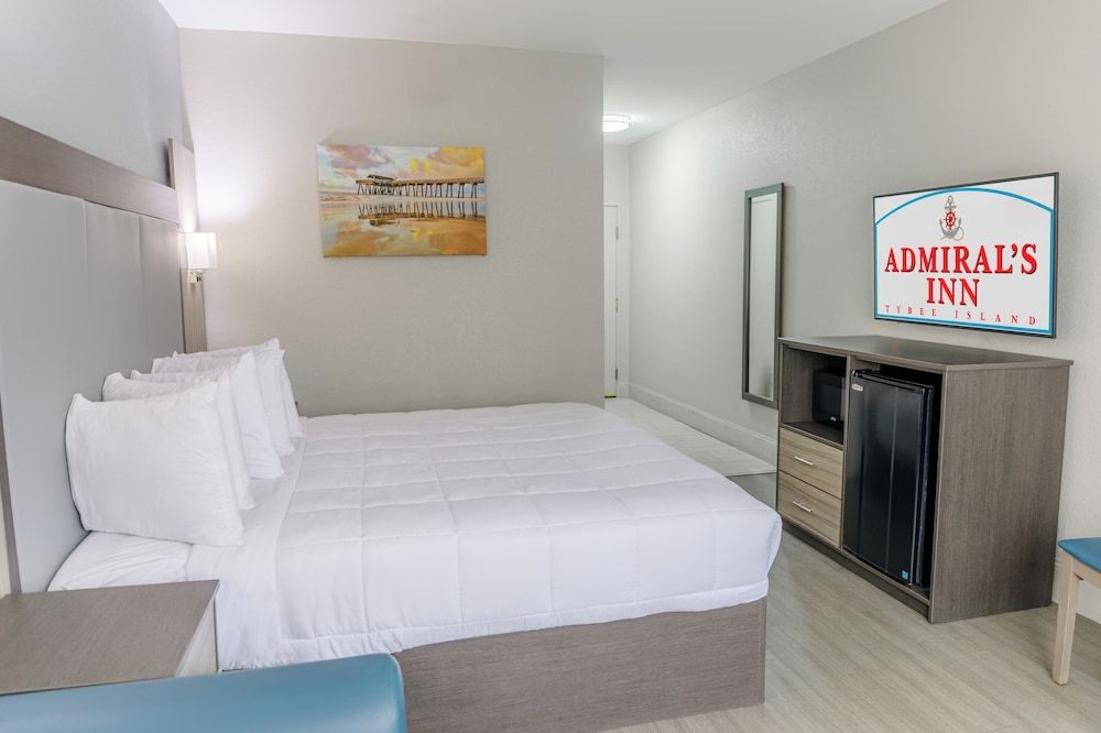 Admiral's Inn on Tybee Island King room