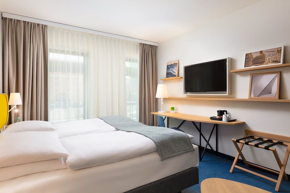 Holiday Inn Gdansk - City Centre by IHG Standard Room, 1 Queen Bed, Accessible 4