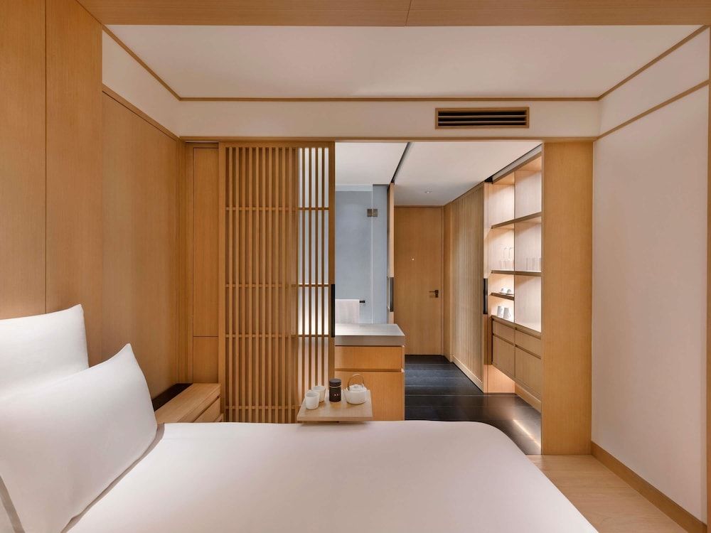 Superior Room, 1 King Bed, City View