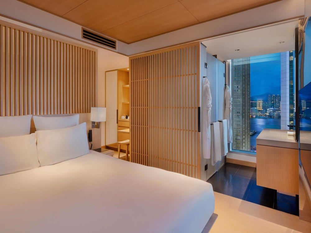 Superior Room, 1 King Bed (Harbourside)