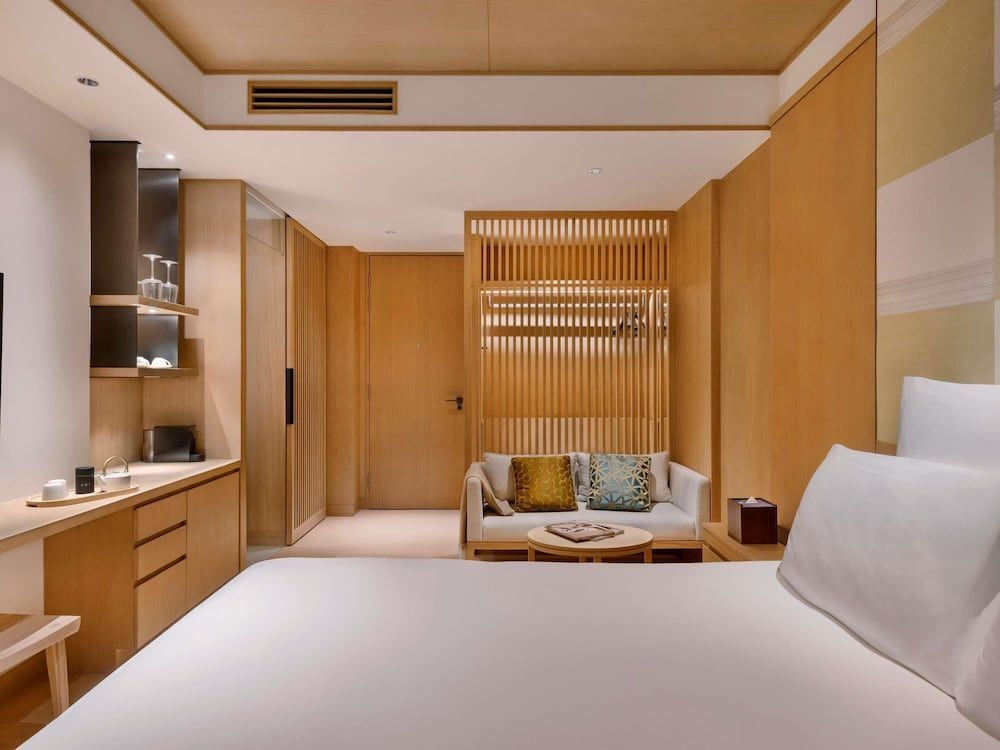 Deluxe Studio, 1 King Bed with Sofa