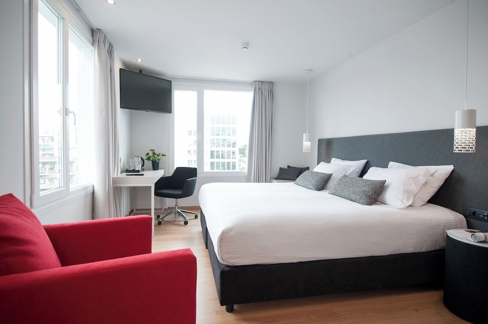 Athenaeum Smart Hotel Deluxe Double or Twin Room 6