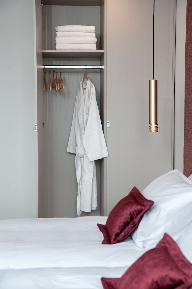 Athenaeum Smart Hotel Deluxe Double or Twin Room 13