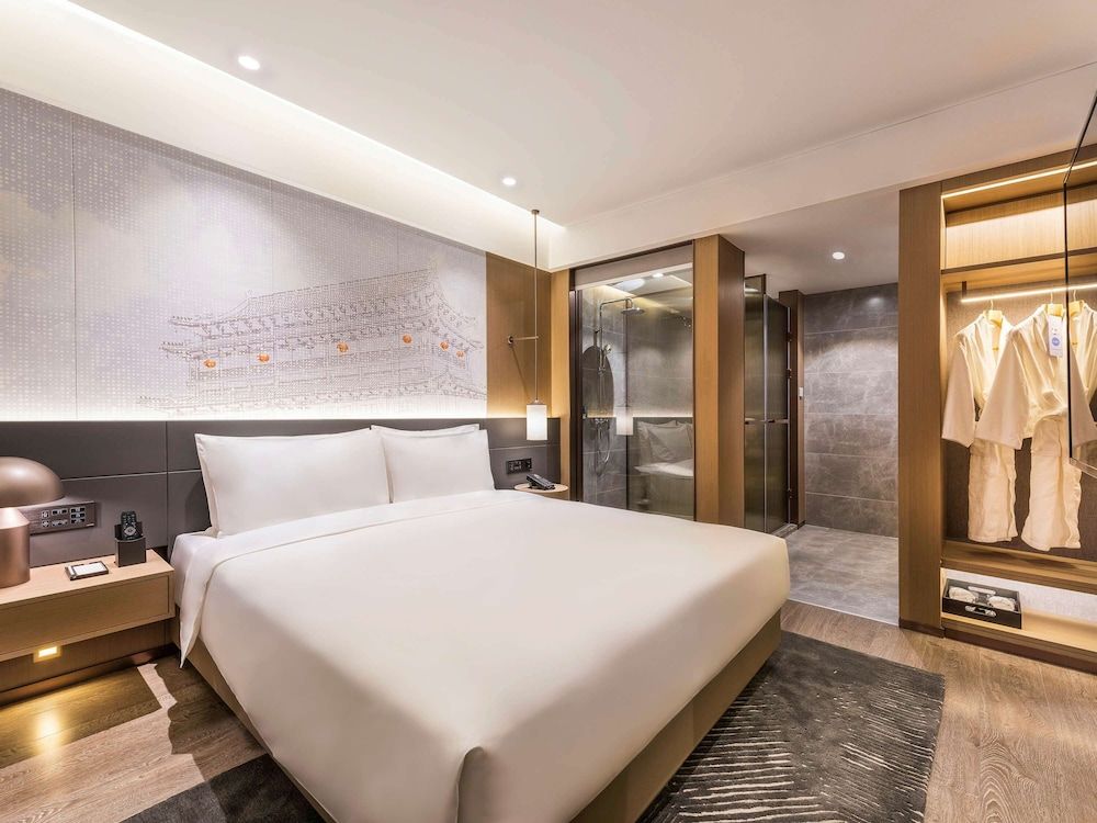 Room, 1 King Bed (Privilege)