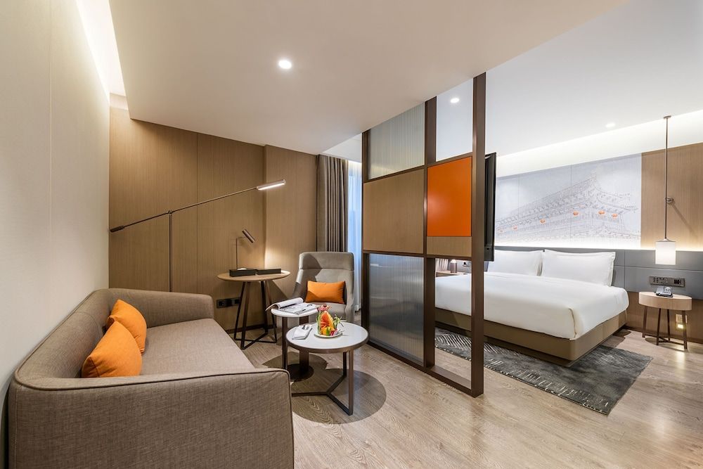 Room, 1 King Bed (Privilege)
