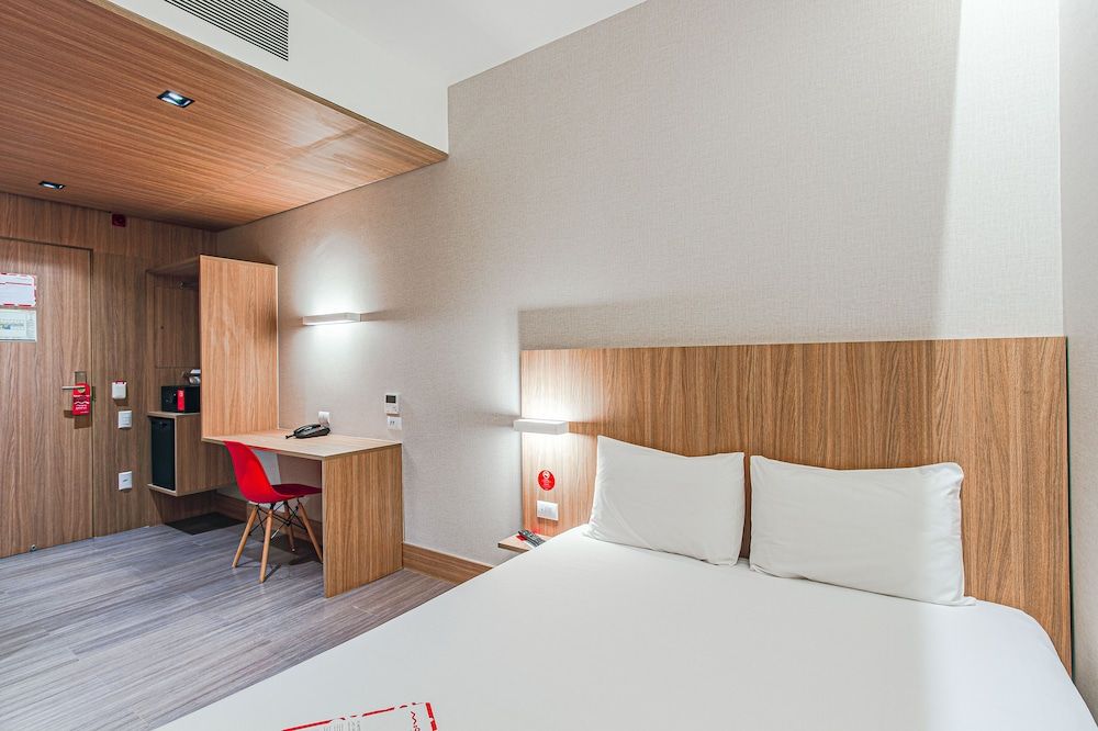 Quarto casal standard, Acessível