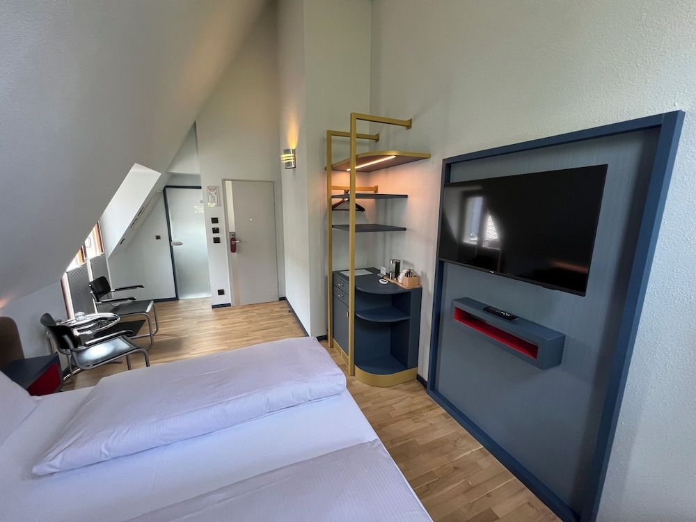 undefined Lint Hotel 3