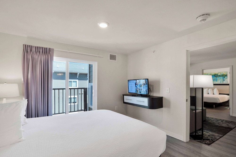 Suite, 2 Bedrooms, Balcony