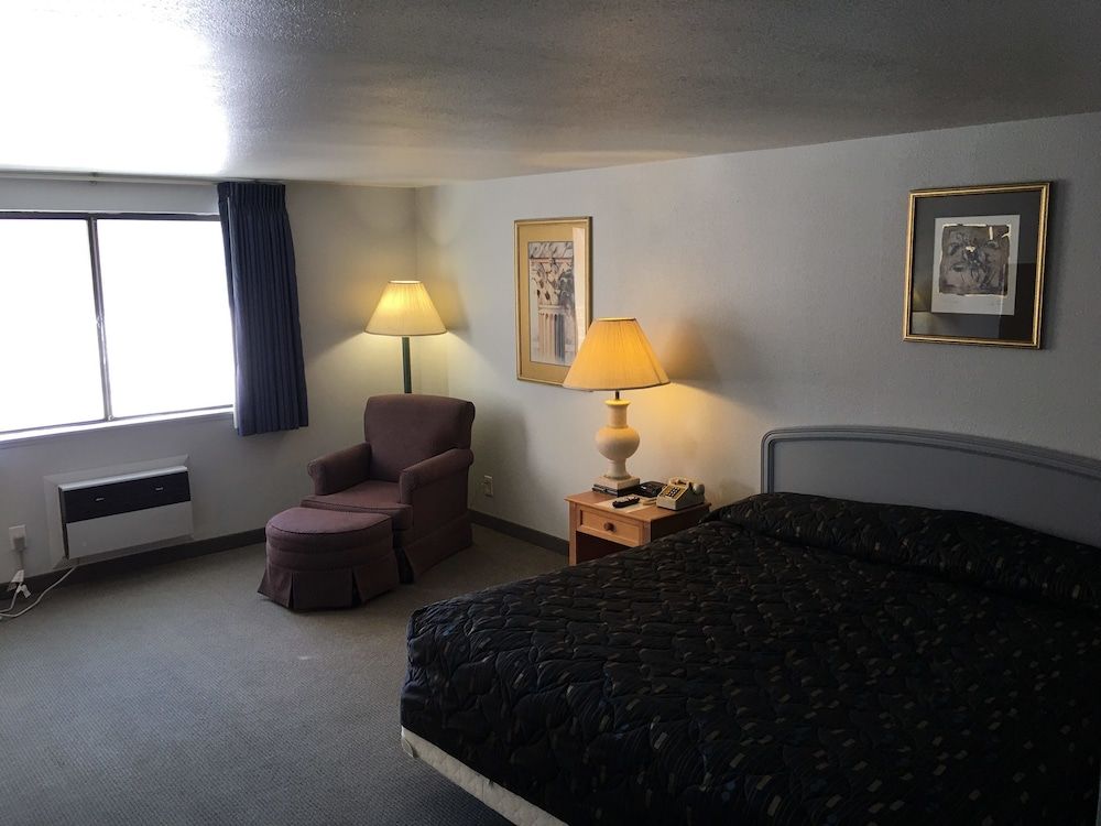 Deluxe Room, 1 King Bed, Refrigerator & Microwave